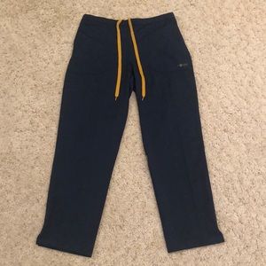 Carhartt Liberty Flat Front Women’s Nursing Scrubs Petite (M)